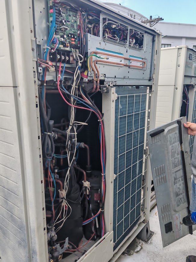 Reparación técnica de aire acondicionado y diagnóstico electrónico en Panamá